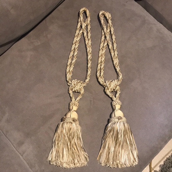 Gorgeous!! Tie backs - Picture 1 of 3